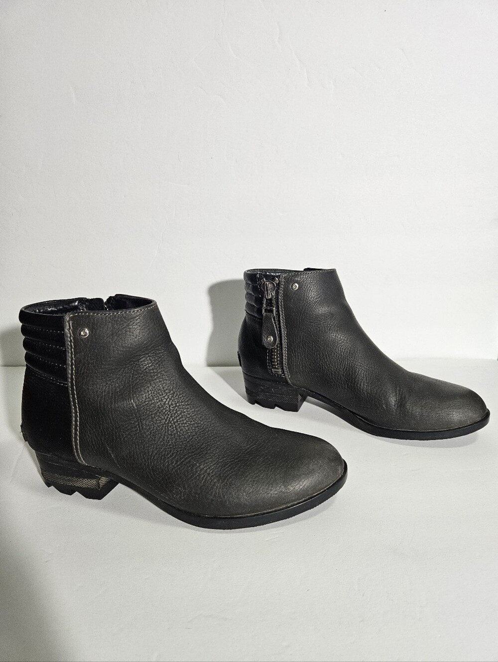 Sorel NL 2548 Two Tone Leather Side Zip Danika Ankle Boots
